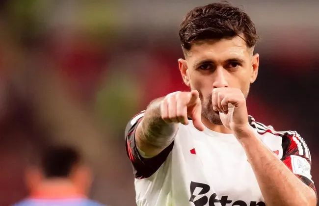 Imagem ilustrativa da imagem Arrascaeta brilha e Flamengo bate o Cruz Azul na Copa Intercontinental