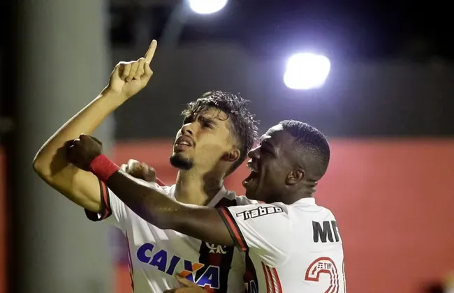 Imagem ilustrativa da imagem Flamengo gasta em Paquetá toda grana do Vitória para o ano