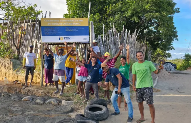 Imagem ilustrativa da imagem Instituto Bantu calça rua de Vera Cruz com pneus