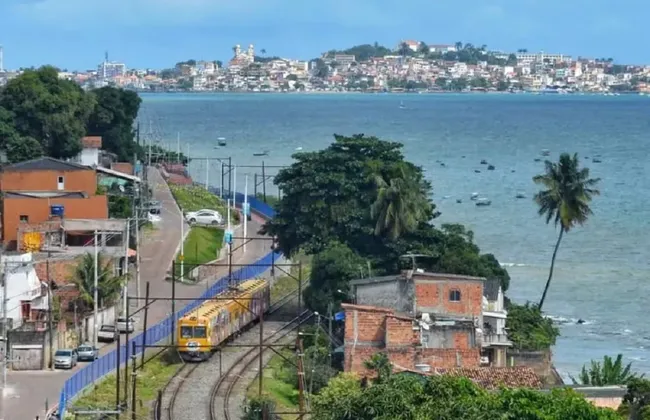 Imagem ilustrativa da imagem Moradores e bombeiros evitam tragédia após naufrágio no Subúrbio