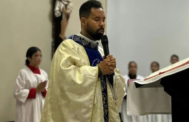 Imagem ilustrativa da imagem Padre flagrado com noiva de fiel dá versão sobre suposto 'chifre'