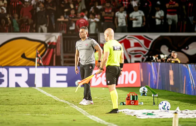 Imagem ilustrativa da imagem Vitória toma baque com desfalques e pode mudar esquema de jogo