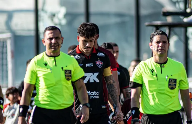 Imagem ilustrativa da imagem Vitória vai enfrentar o Corinthians com 8 pendurados; saiba quem são