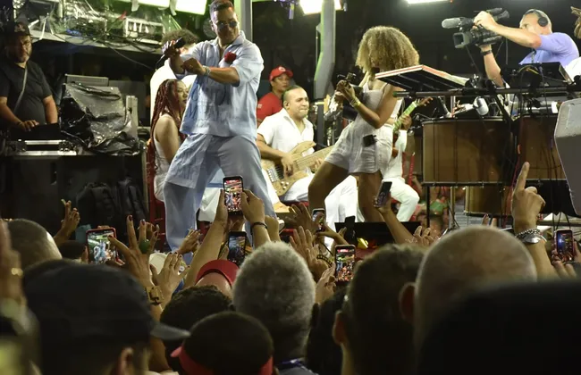 Imagem ilustrativa da imagem Xanddy abre Carnaval de Salvador com muito samba de roda