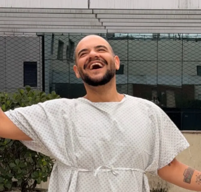 Imagem ilustrativa da imagem Amigo de Preta Gil, Gominho comemora alta hospitalar: "Quero viver"