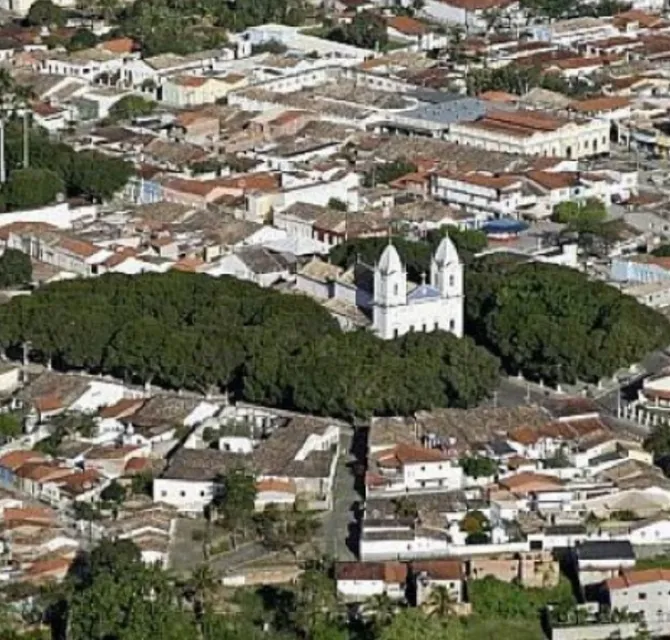 Imagem ilustrativa da imagem Prefeito baiano se reta e dispara: "Vá jogar lixo na casa da la ela"