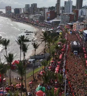 Imagem ilustrativa da imagem Carnaval de Salvador bate certo e termina sem mortes violentas