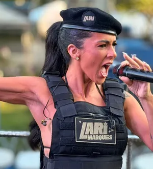 Imagem ilustrativa da imagem Larissa Marques homenageia a polícia em sua passagem no Campo Grande