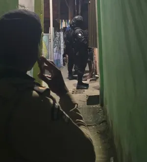 Imagem ilustrativa da imagem Adolescente faz nova família refém no Nordeste após 6 meses
