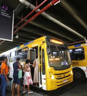 Imagem ilustrativa da imagem Assaltos no transporte público diminuem, mas tensão continua