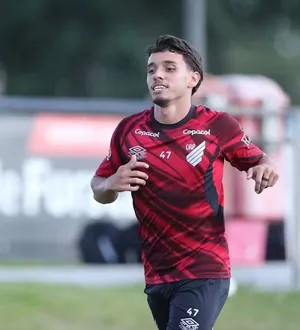 Imagem ilustrativa da imagem Athletico-PR perde atacante destaque para o jogo contra o Bahia