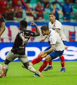 Imagem ilustrativa da imagem Bahia x Athletico: CBF divulga áudio da análise de pênalti anulado