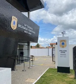 Imagem ilustrativa da imagem Casal é preso por coagir jurados antes do julgamento do filho na Bahia