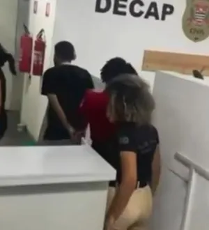 Imagem ilustrativa da imagem Cozinheiro baiano é preso por suspeita de estuprar adolescentes