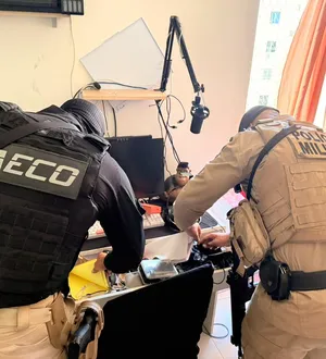 Imagem ilustrativa da imagem Dados sensíveis e vendas ilegais: casal é alvo de operação em Salvador