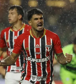 Imagem ilustrativa da imagem Emprestado pelo Bahia, Cauly é detonado por Thiago Leifert