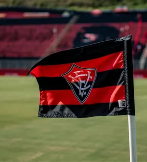 Imagem ilustrativa da imagem Ex-jogadores colocam o Vitória na Justiça e pedem grana alta