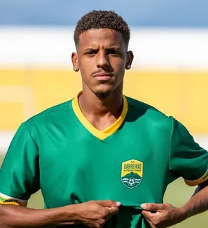 Imagem ilustrativa da imagem Filho do cantor Flavinho assina contrato com time baiano