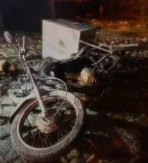 Imagem ilustrativa da imagem Homem é preso após incendiar moto de entregador por ciúmes na Bahia