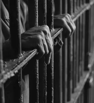 Imagem ilustrativa da imagem Homem tem cabeça arrancada na cadeia após matar a própria mãe