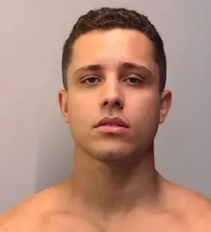 Imagem ilustrativa da imagem Influenciador invade casa do ex e acaba morto por idoso de 81 anos