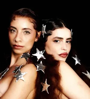 Imagem ilustrativa da imagem Júlia Vargas e Natascha Falcão fazem show em tributo a Gal e Rita Lee