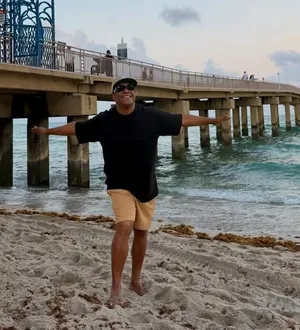 Imagem ilustrativa da imagem Márcio Victor divide férias entre Praia do Forte, EUA e Cuba