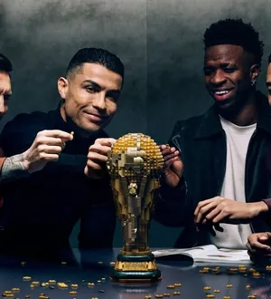 Imagem ilustrativa da imagem Messi, CR7, Mbappé e Vini Jr. viram Lego em campanha da Copa do Mundo