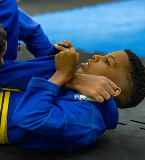 Imagem ilustrativa da imagem Pequeno dedicado: Deninho já acumula mais de 70 medalhas no  jiu-jitsu