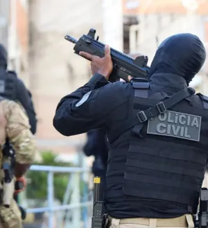 Imagem ilustrativa da imagem Polícia bloqueia R$ 5 milhões e prende quatro suspeitos de tráfico