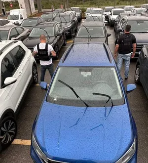 Imagem ilustrativa da imagem Polícia desmonta esquema criminoso e recupera mais de 60 carros