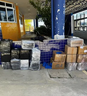 Imagem ilustrativa da imagem PRF apreende mais de 520 kg de drogas em Vitória da Conquista