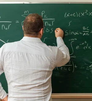 Imagem ilustrativa da imagem Professor é condenado por comentário sobre peito de aluna