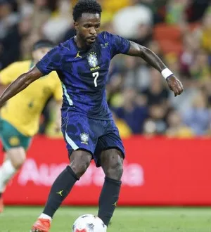 Imagem ilustrativa da imagem Queridinho de Ancelotti, Vini Jr. se reinventa na Seleção Brasileira