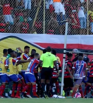 Imagem ilustrativa da imagem Relembre momentos lamentáveis que fizeram Ba-Vi ter torcida única