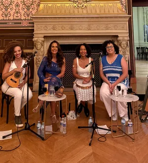 Imagem ilustrativa da imagem Sambaiana leva samba a Paris e segue com shows na Europa e África