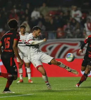 Imagem ilustrativa da imagem São Paulo enfrentará o Vitória sem quatro titulares; saiba quem são