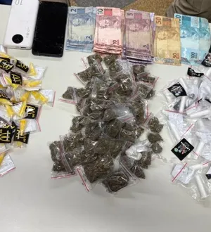 Imagem ilustrativa da imagem Sem liga! PRF apreende 100 comprimidos de ‘rebite’ na BR