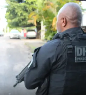 Imagem ilustrativa da imagem Suspeito de comandar facção em Sergipe é preso em Camaçari