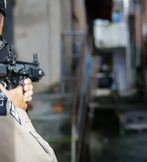 Imagem ilustrativa da imagem Um baleado e três presos: Calçada tem noite caótica durante paredão