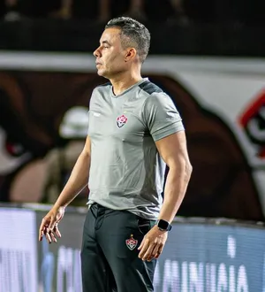 Imagem ilustrativa da imagem Ventura promete pix pra atleta, mas alerta Leão: "Tem que melhorar"