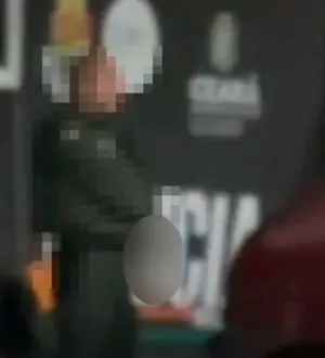 Imagem ilustrativa da imagem Vídeo: PM é flagrado se masturbando no meio da rua