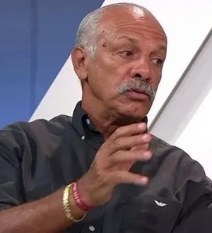 Imagem ilustrativa da imagem Vídeo: torcedores do Bahia pegam ar após brincadeira de Maestro Júnior