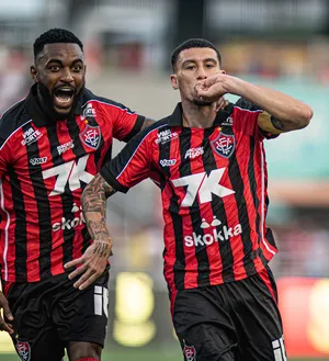 Imagem ilustrativa da imagem Vitória confirma favoritismo e vence o CRB fora de casa no Nordestão