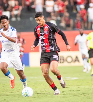 Imagem ilustrativa da imagem Vitória sai na frente, mas leva virada do Cruzeiro no Barradão