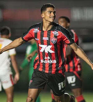 Imagem ilustrativa da imagem Vitória voa no Barradão e goleia a Juazeirense