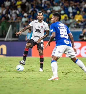 Imagem ilustrativa da imagem Vitória x Cruzeiro: onde assistir, prováveis escalações e arbitragem