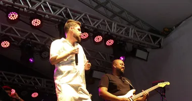 Imagem ilustrativa da imagem “Arrocha combina com tudo”, diz vocalista do Kart Love