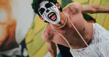 Imagem ilustrativa da imagem Assista: estudante de Salvador interpreta Ney Matogrosso na Sapucaí