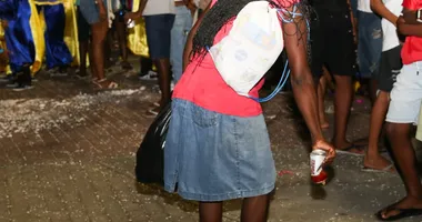 Imagem ilustrativa da imagem Do lixo ao lucro: catadores descolam renda sustentável no Carnaval